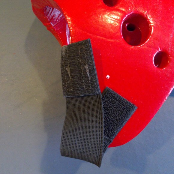 Sparring helmet and a pair of gloves - Picture 3 of 7